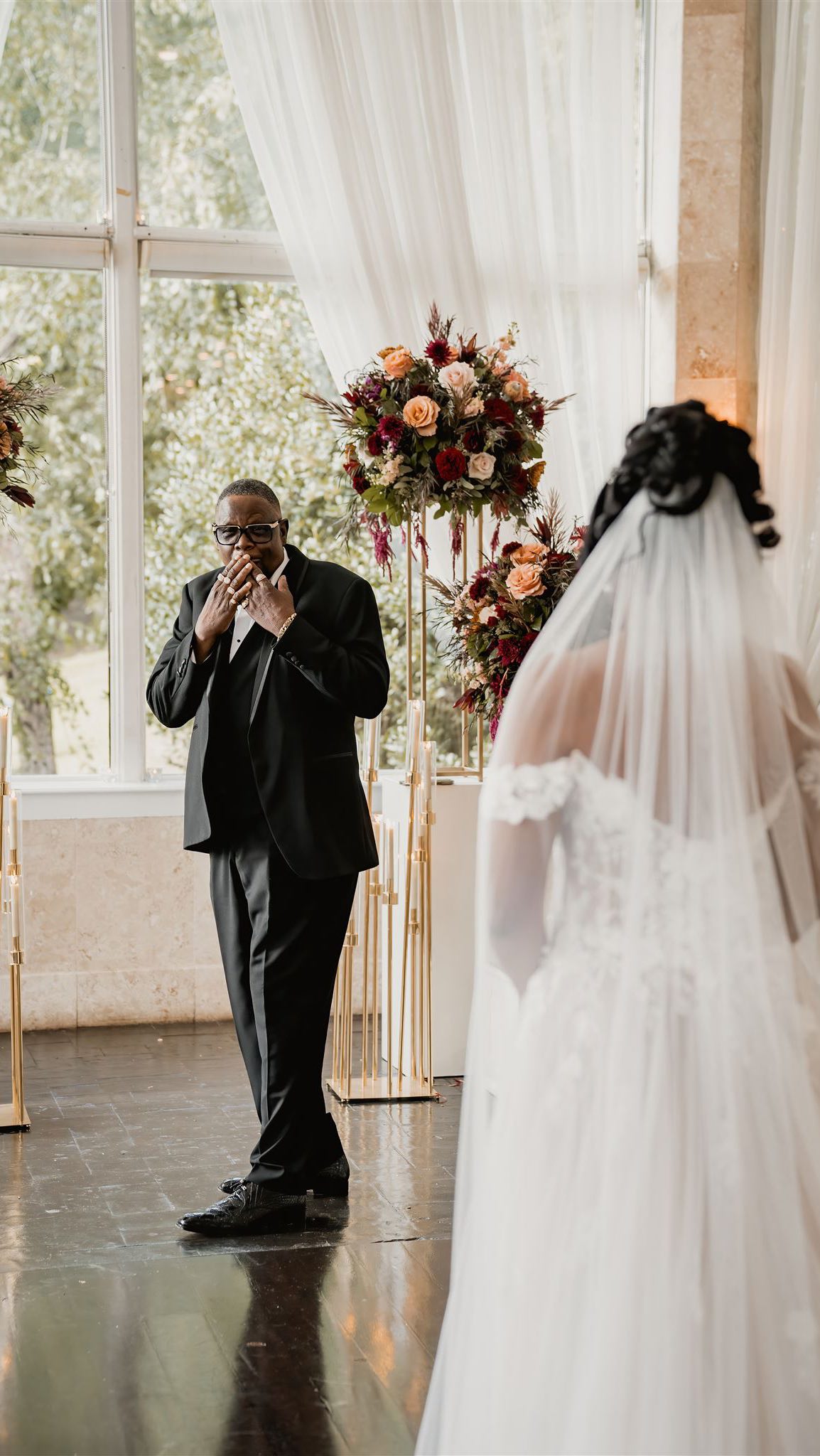 HAPPY FATHERS DAY 🥹…

To all of the dads out there, but most importantly MINE ❤️

I just realized I never shared our first look from my wedding here on Instagram. If you’re an upcoming bride, this is an amazing way to honor your dad ☺️ 

#firstlookwithdad #weddingreels #daughtersfirstlove